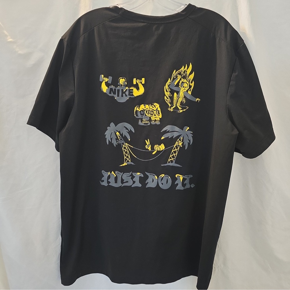 Nike Dri-Fit UV Hyverse Graphic T-shirt Whimsical Back Graphics Palm Trees Sz L